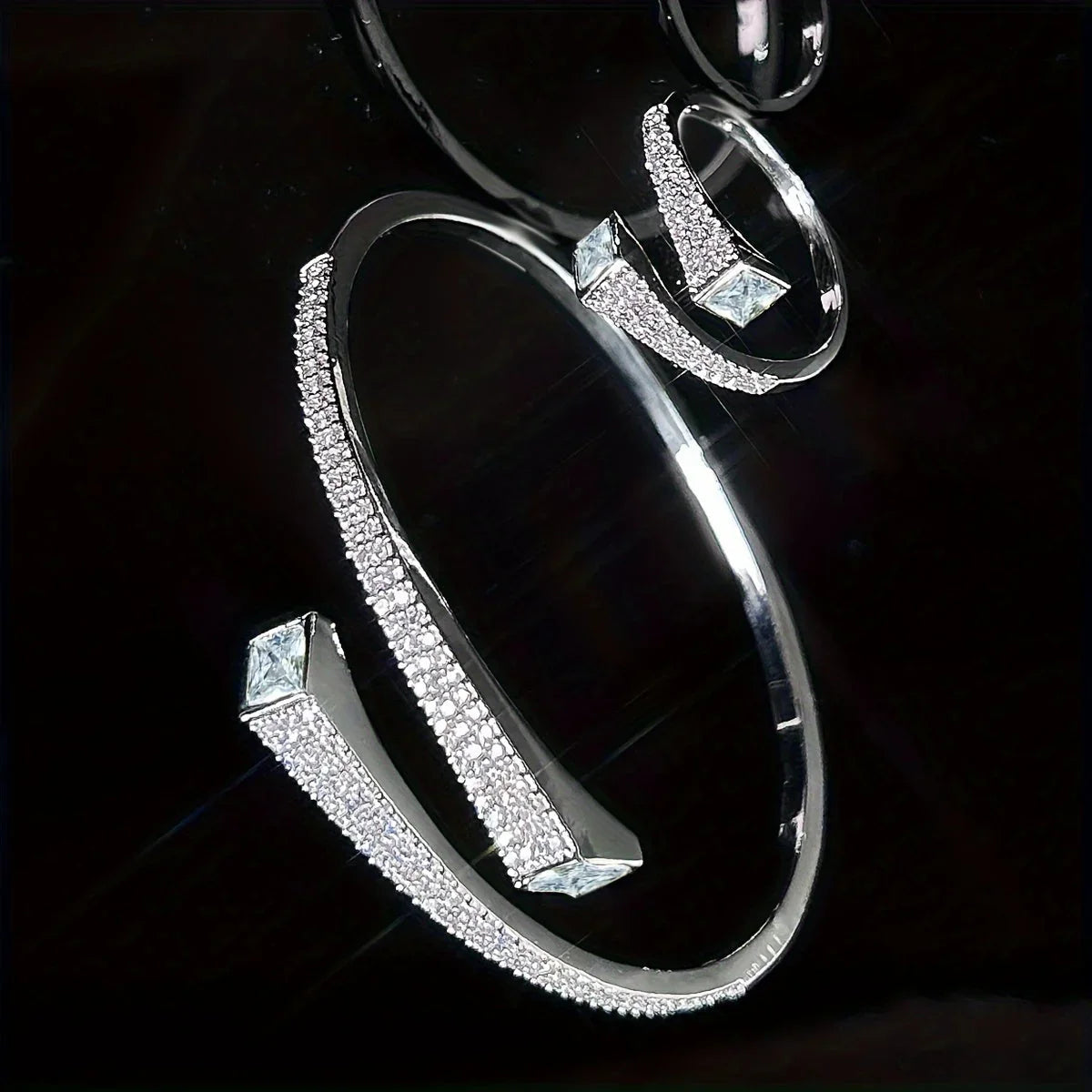 Set Of 2 Bracelets + Rings Set. Hot Selling Explosive Style With Super Shiny Irregular Geometric Synthetic Zirconia. Niche Design, Fashionable, Simple And High-end Open Jewelry.