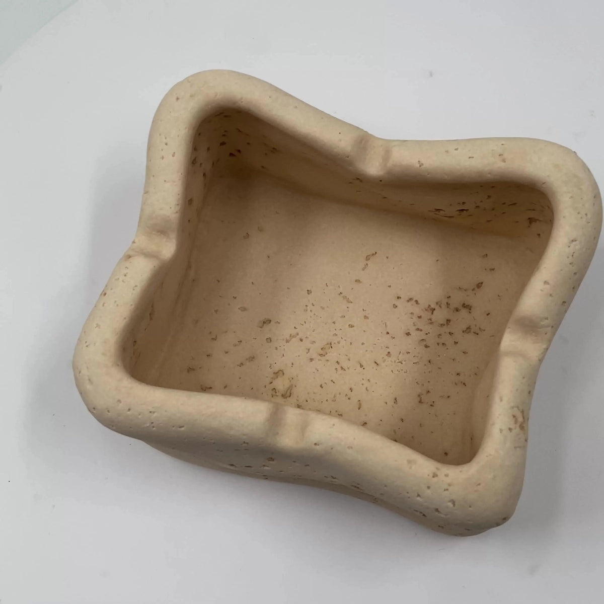 Silent Wind Desktop Ashtray Storage Tank with High-end Creativity for Home Restaurant Decoration, High-end and Sophisticated