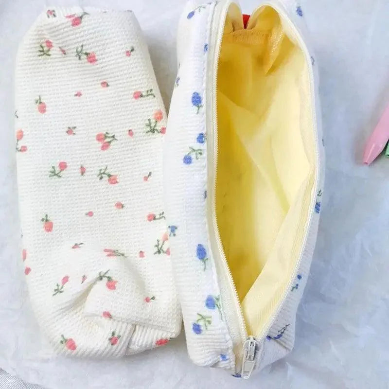 Simple Small Flowers White Fresh Style Pencil Bag Students Pencil Cases Unique Makeup Lightweight Cosmetic Bag Pouch