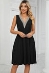 Solid color V-neck lace patchwork sleeveless pocket waist cinching dress - Black / M