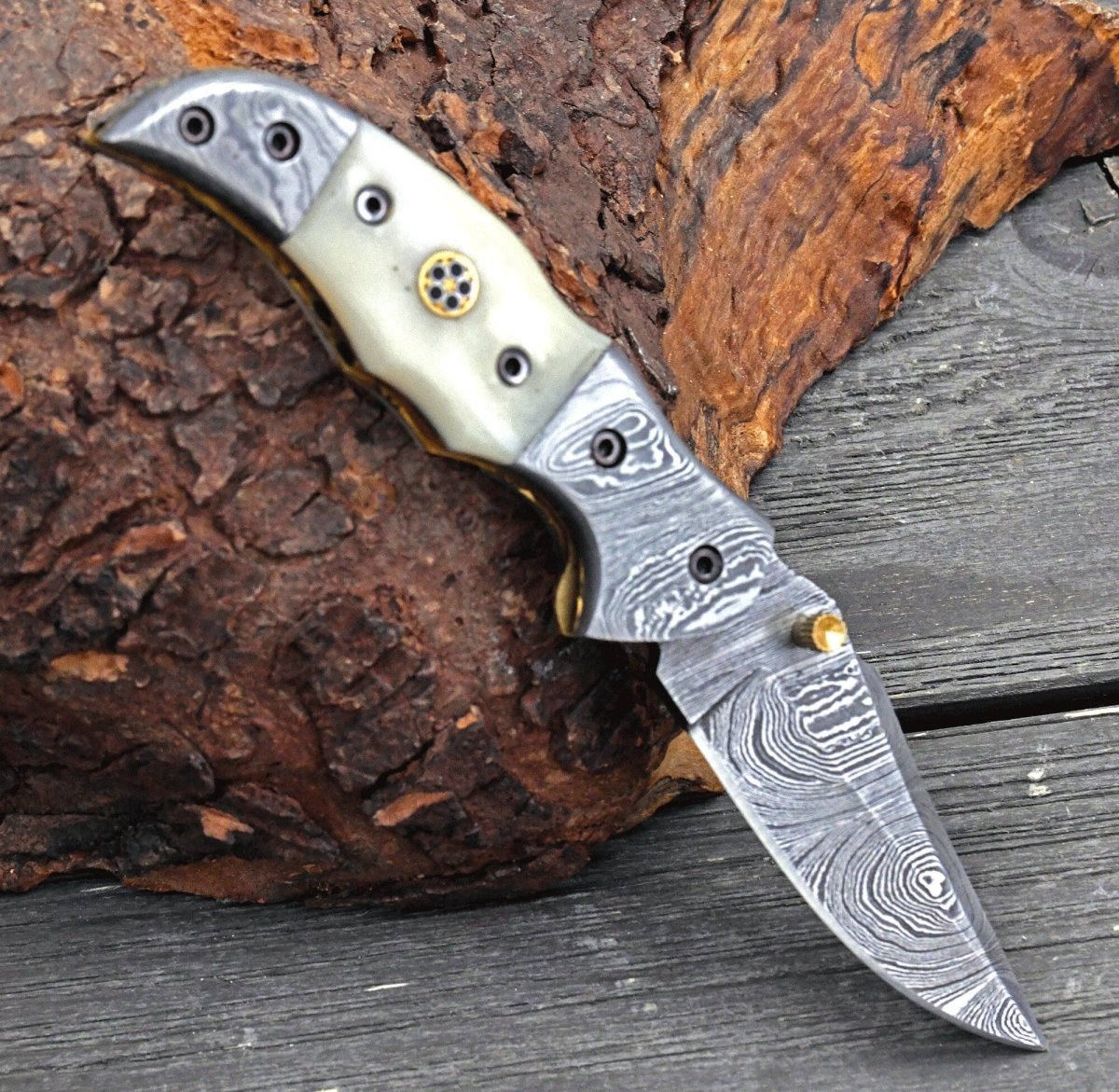 Spire Gentleman's Pocket Knife with Bone and Handle