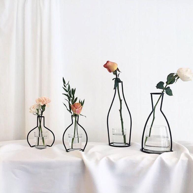 Style Retro Line Flowers Vase Frame Nordic Style Wall Hanging Metal Holder Modern Solid Home Decor Modern Rose Frame Clear Vase Planter Flower Holder Decorations for Wedding Living Room, Office Party