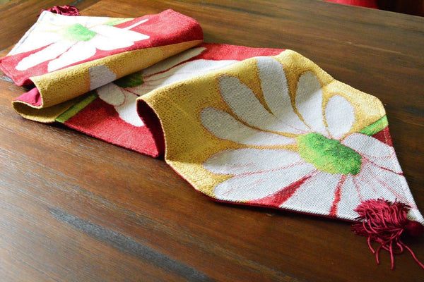 Tache New Spring Decorative Loves Me Not Table Runner