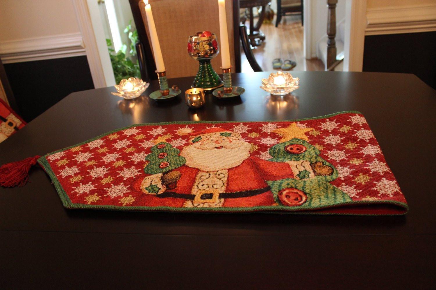 Tache Santa Clause Is Coming to Town Table Runners