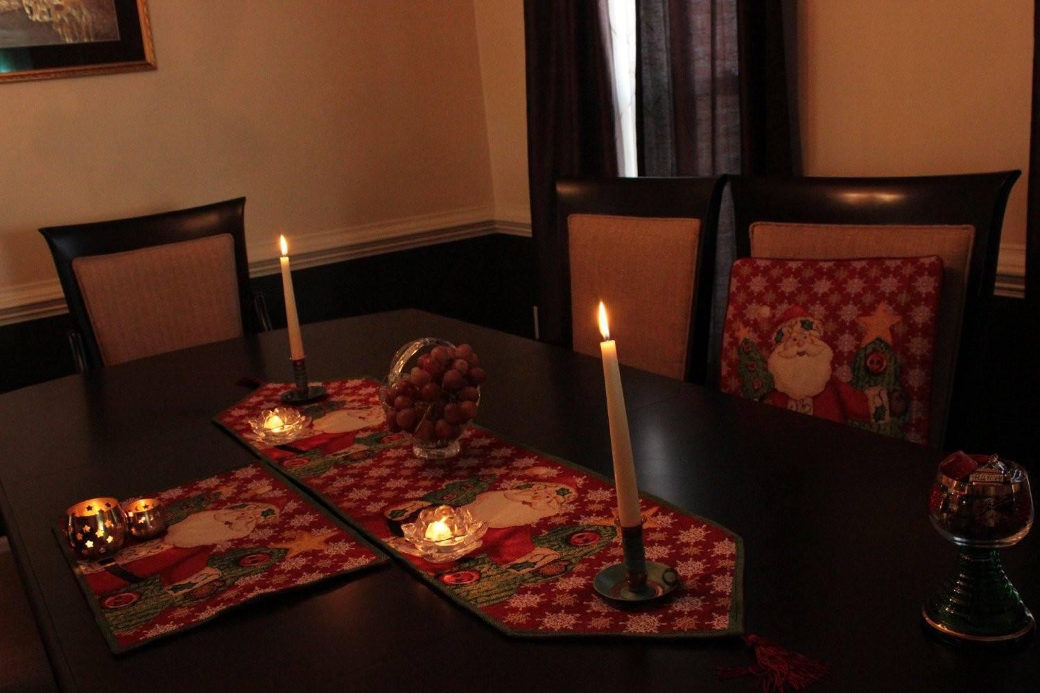 Tache Santa Clause Is Coming to Town Table Runners