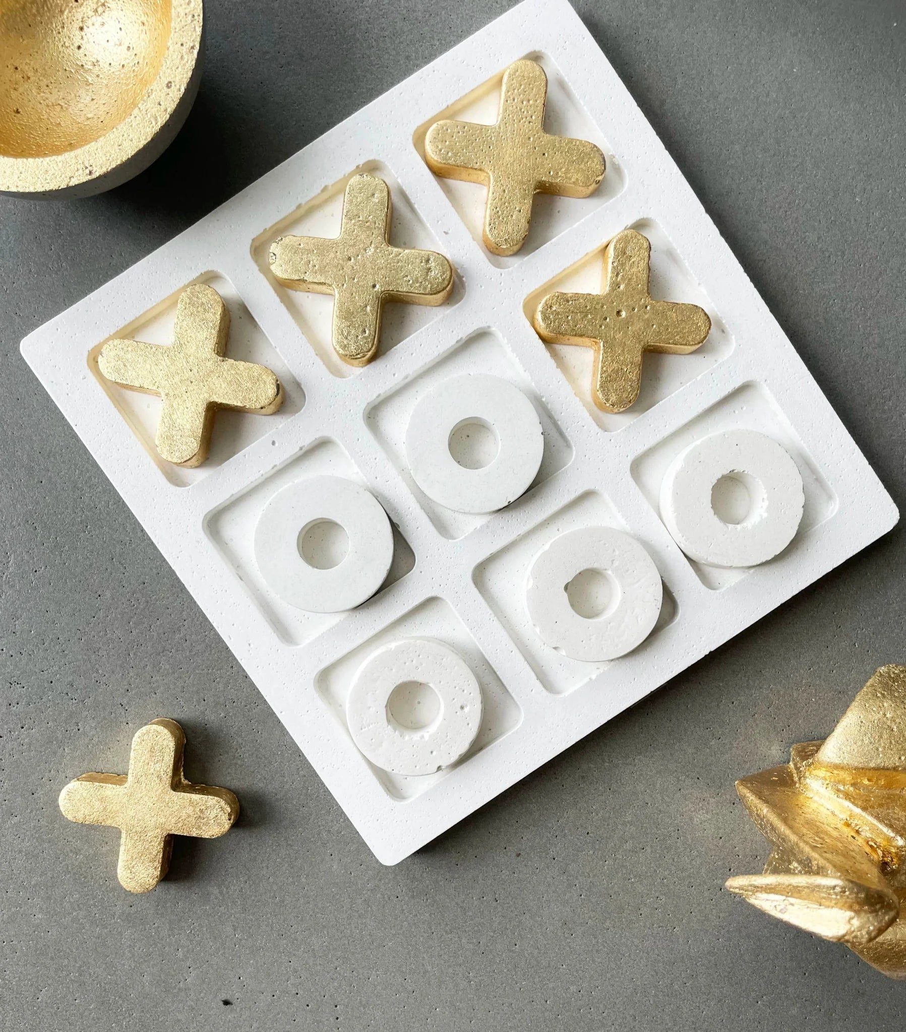 Concrete XO Game – Gold & White