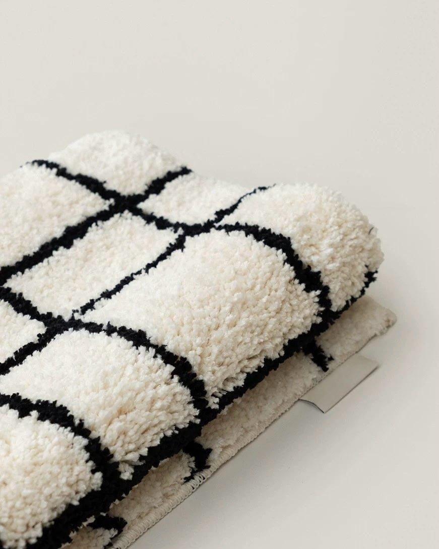Ultra Soft Minimalist Nordic Stripe Bath Rug, Absorbent, Anti-slippery Mat
