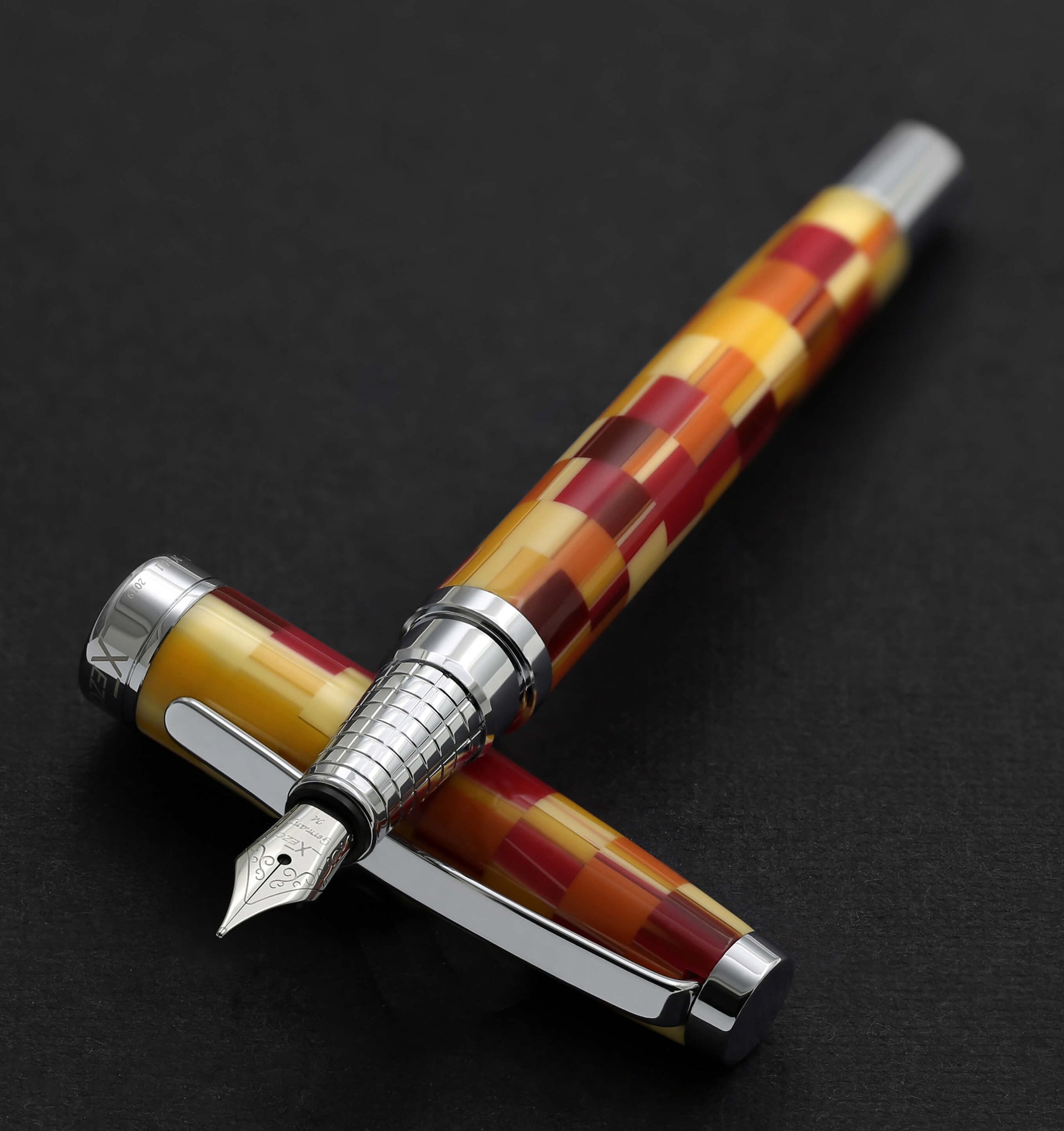 Urbanite Acrylic & Brass Fountain Pen (Medium Nib) - Retro Red