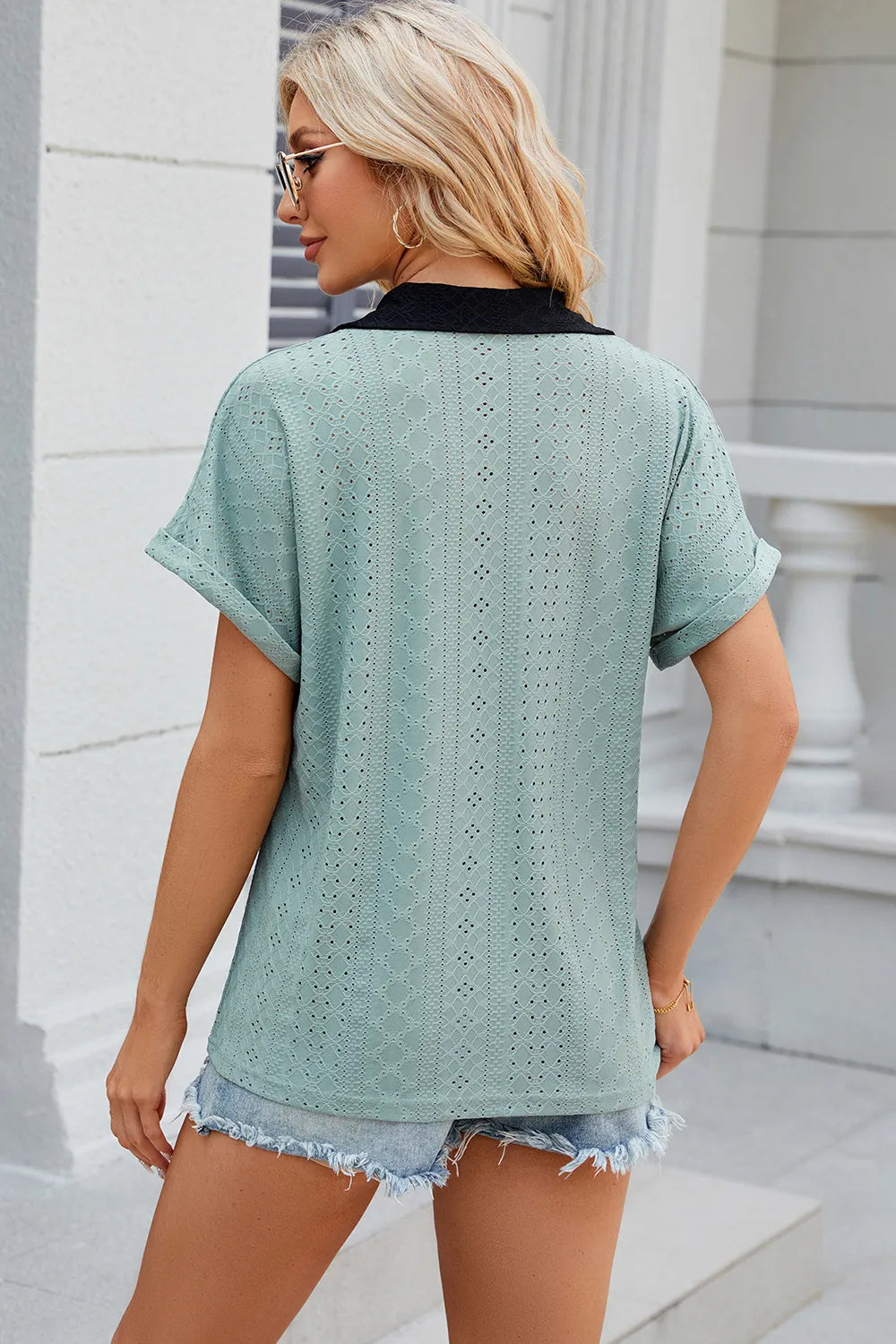 V-neck contrasting short sleeved loose T-shirt top for women