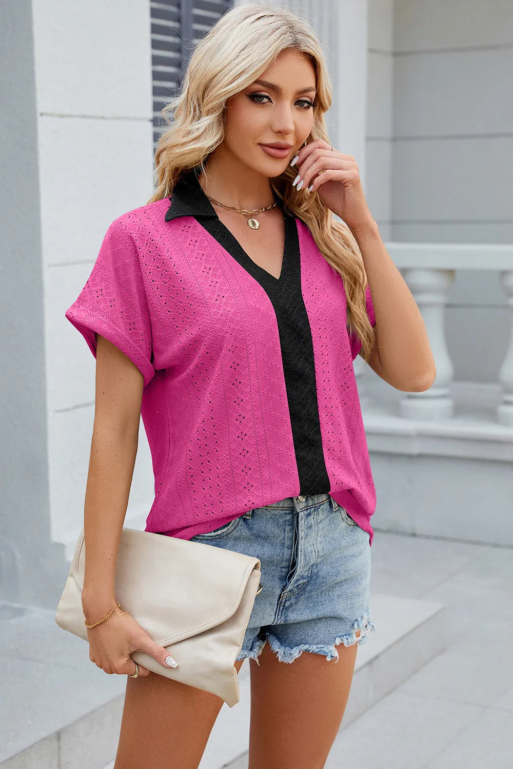 V-neck contrasting short sleeved loose T-shirt top for women