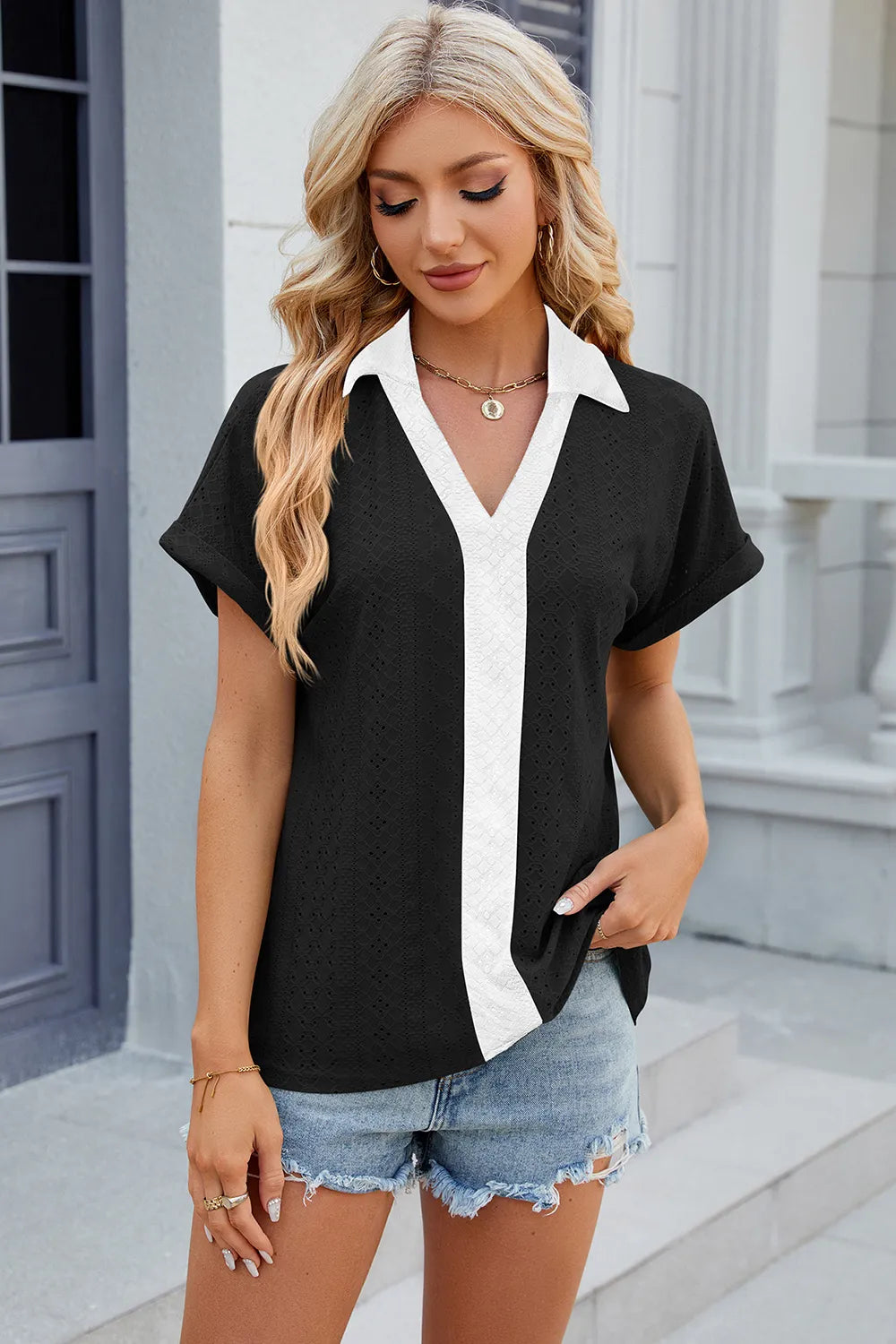V-neck contrasting short sleeved loose T-shirt top for women