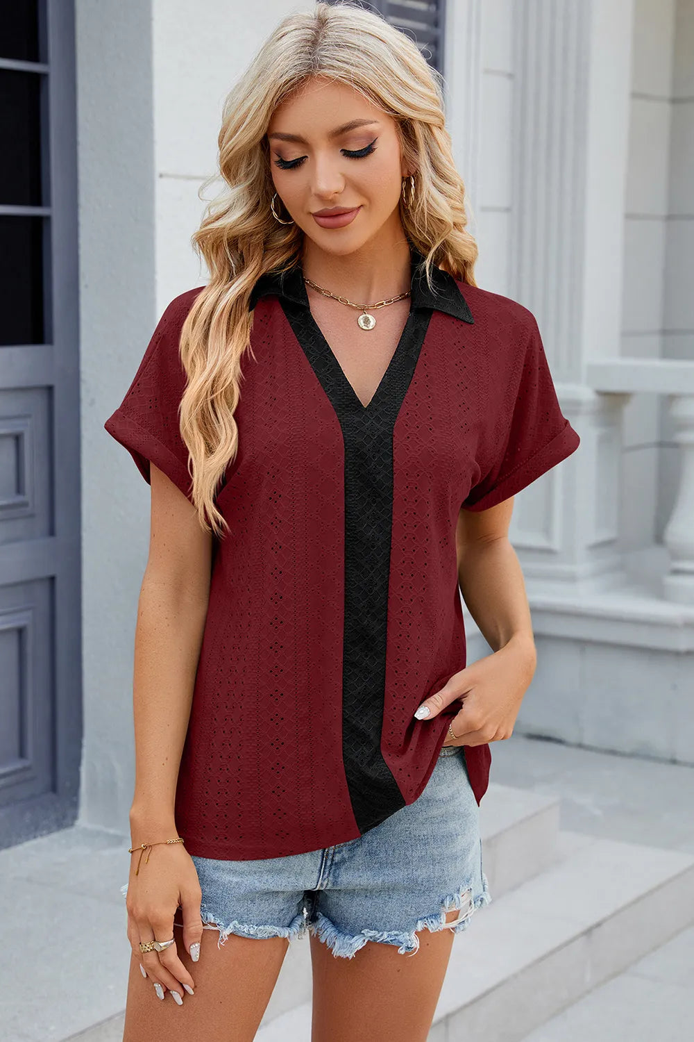 V-neck contrasting short sleeved loose T-shirt top for women