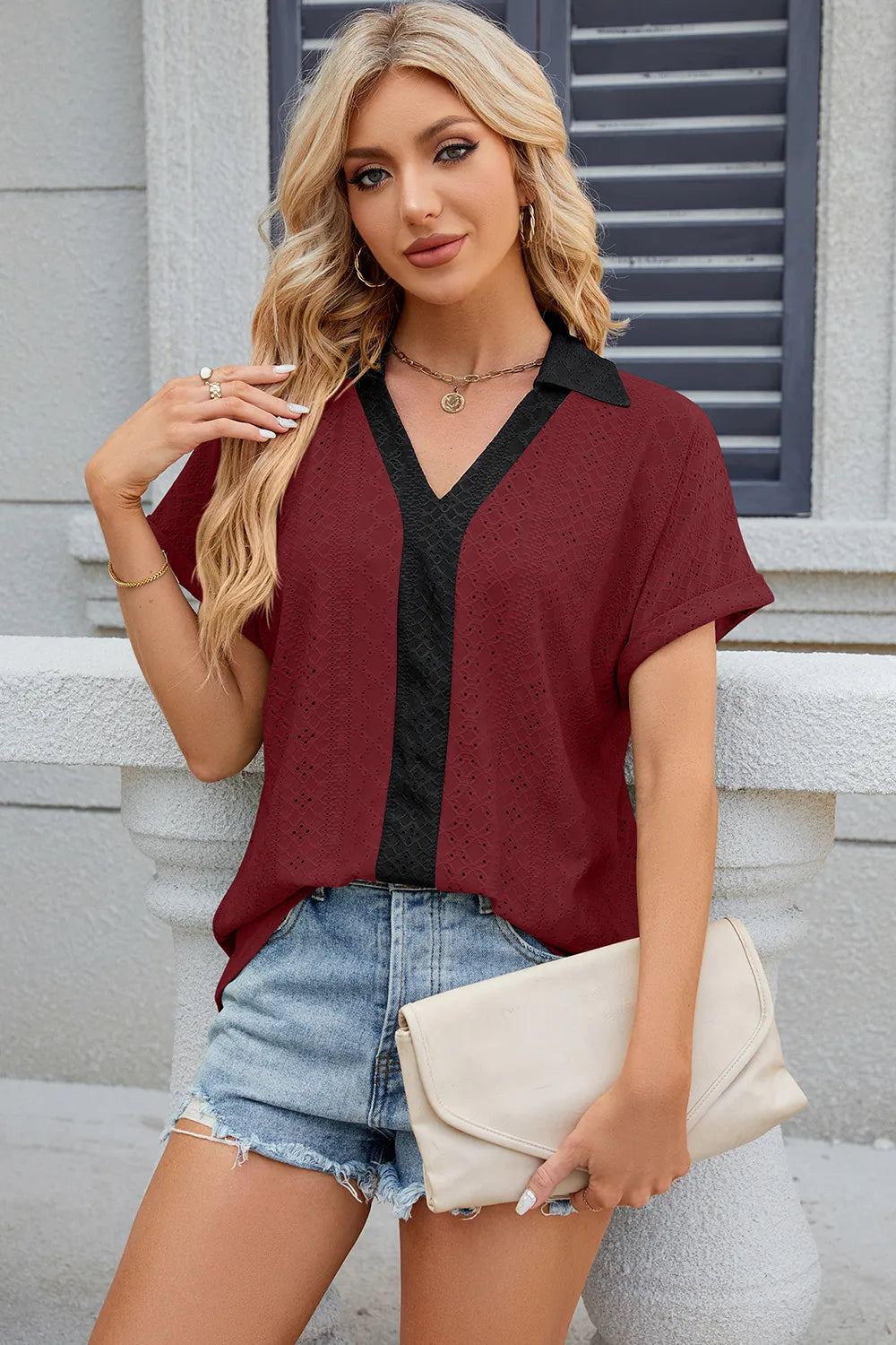 V-neck contrasting short sleeved loose T-shirt top for women