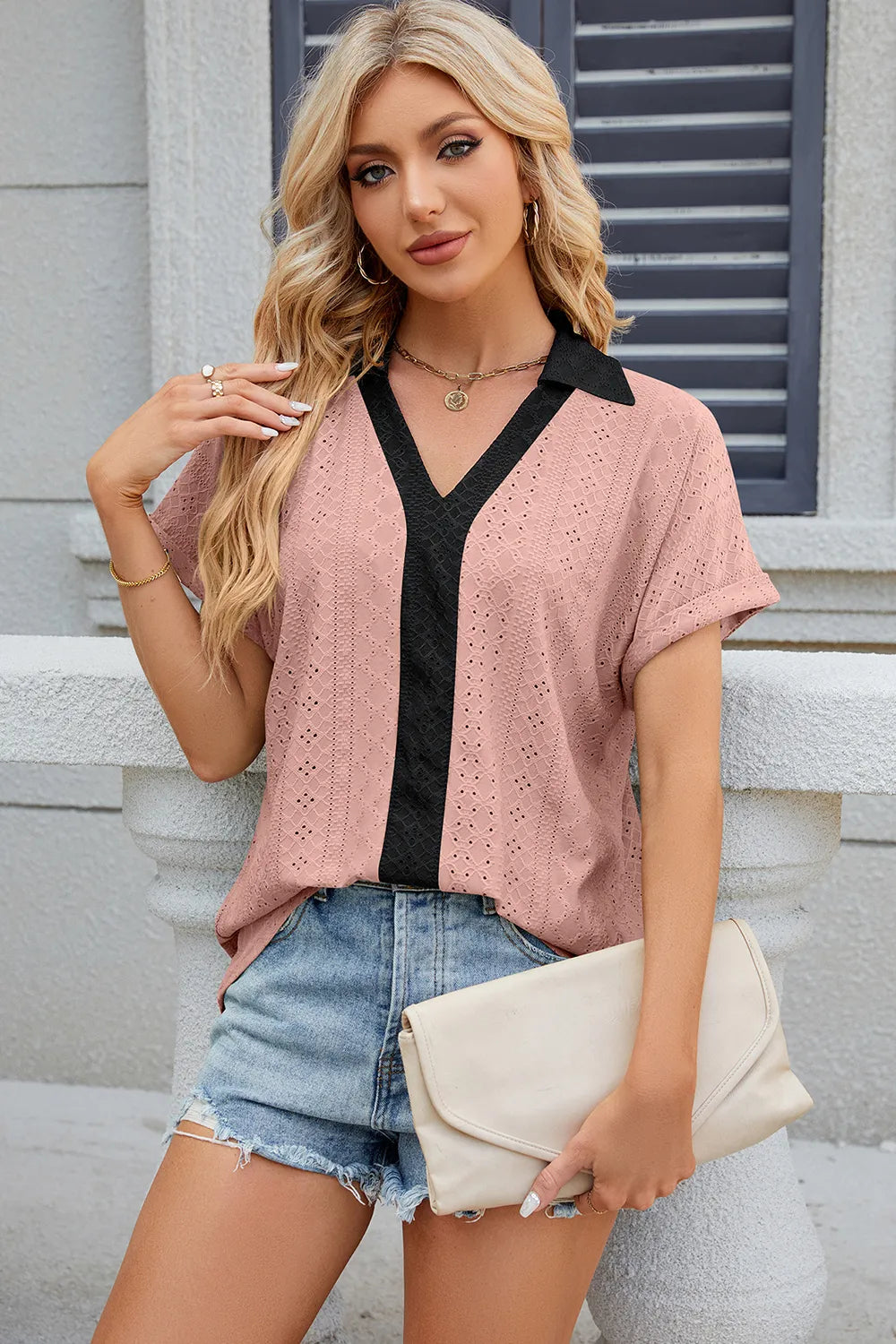 V-neck contrasting short sleeved loose T-shirt top for women