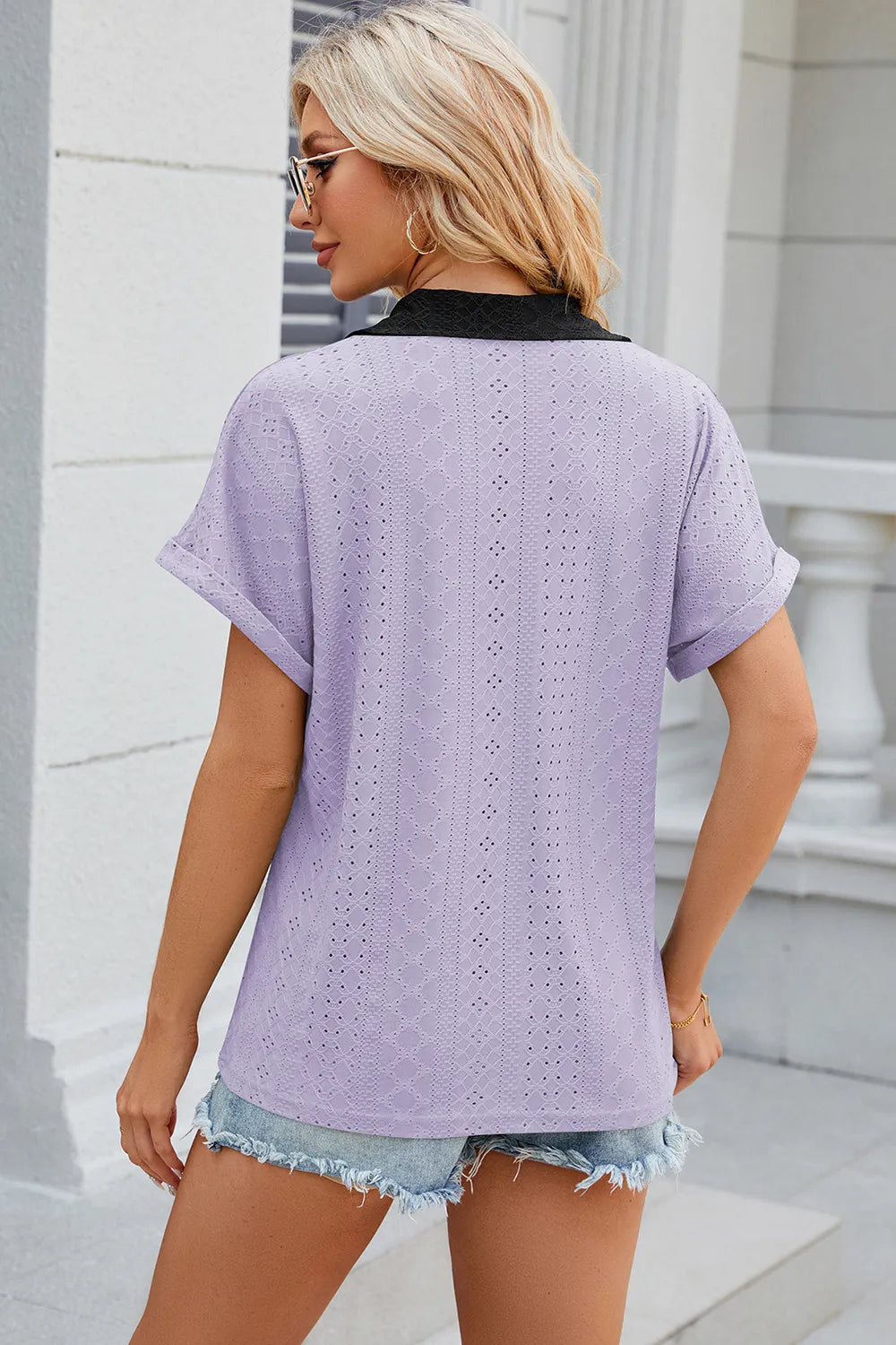 V-neck contrasting short sleeved loose T-shirt top for women