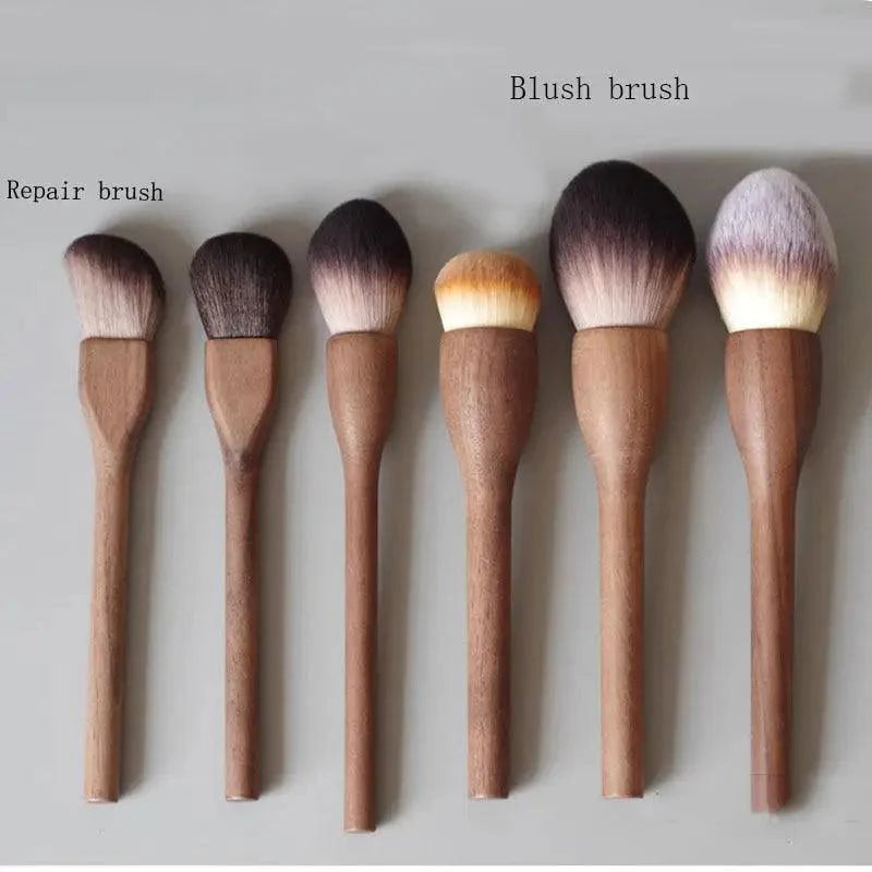 Vintage Style 1Pcs European Wood Handle Makeup Brush High Quality Loose Powder Brush Foundation Brush Super Soft Theatre Makeup