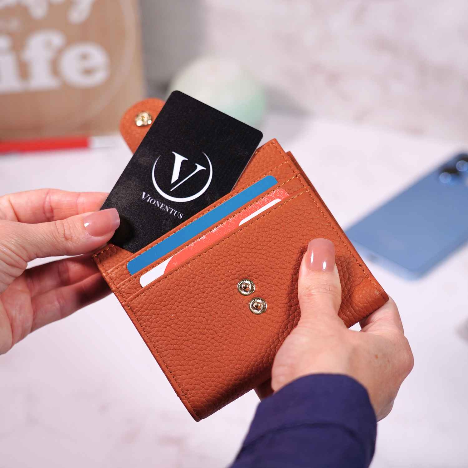 Women's AirTag Wallet Deluxe Smart VN300