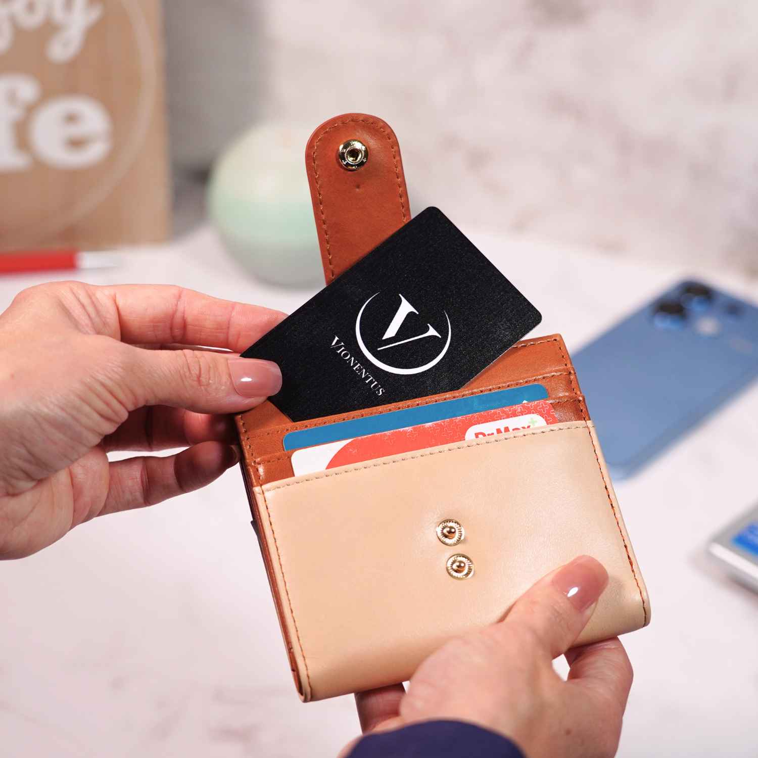 Women's AirTag Wallet Deluxe Smart VN300