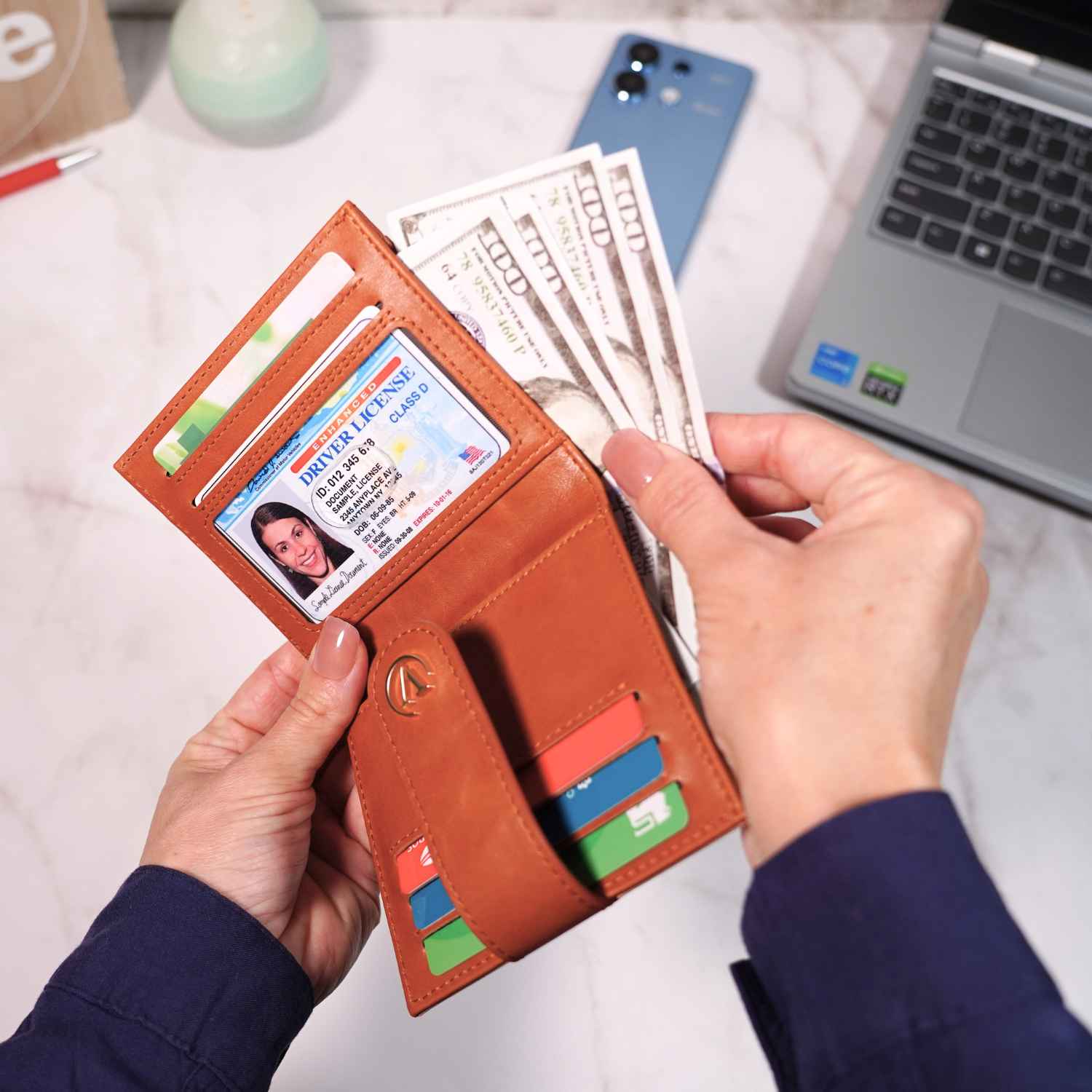 Women's AirTag Wallet Deluxe Smart VN300