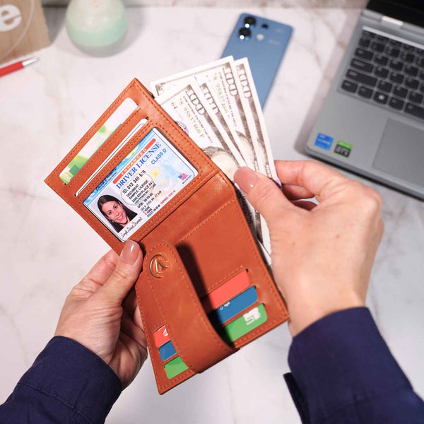 Women's AirTag Wallet Deluxe Smart VN300