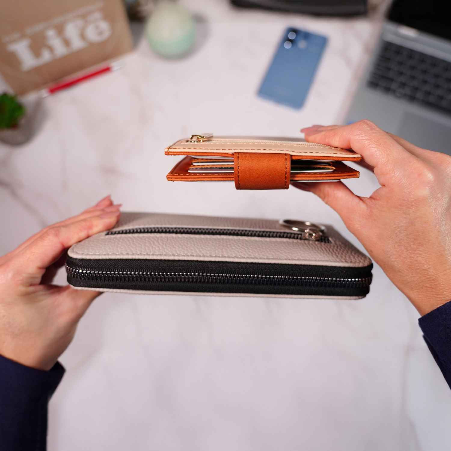 Women's AirTag Wallet Deluxe Smart VN300