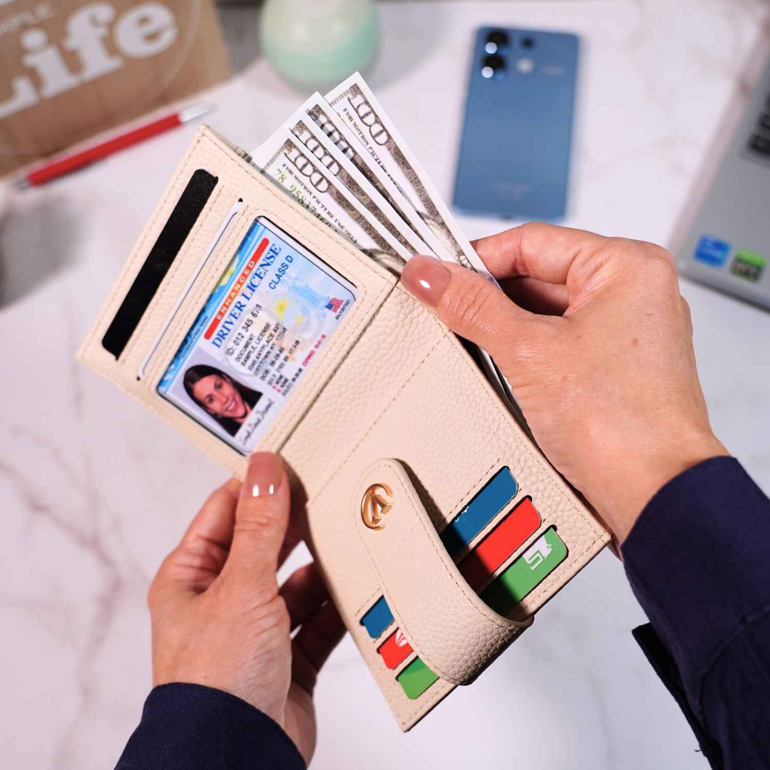 Women's AirTag Wallet Deluxe Smart VN300