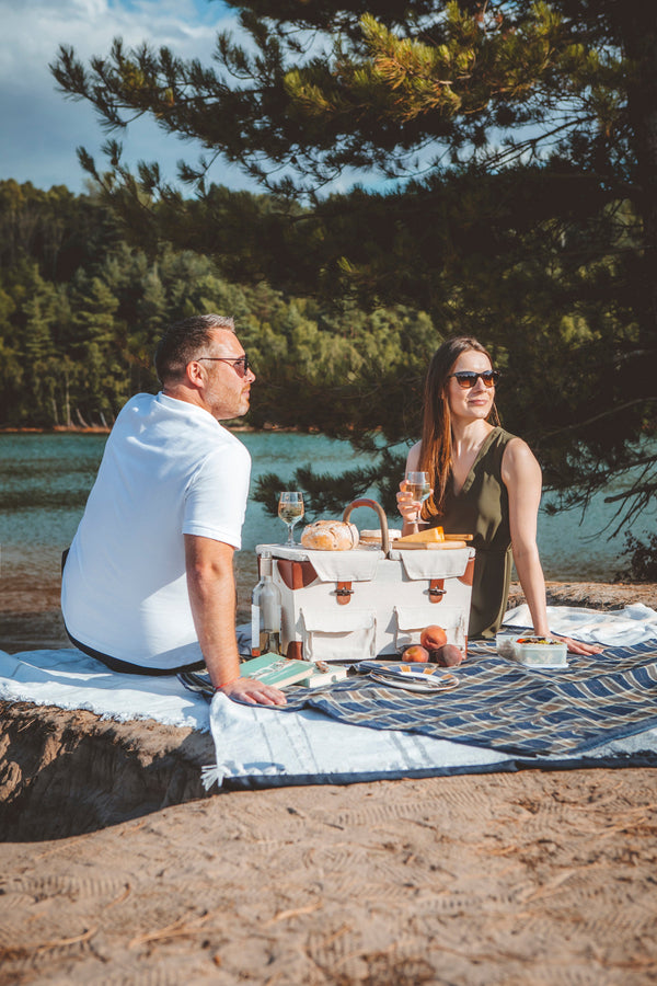 Pioneer Picnic Basket for 2 Picnic Time Family of Brands