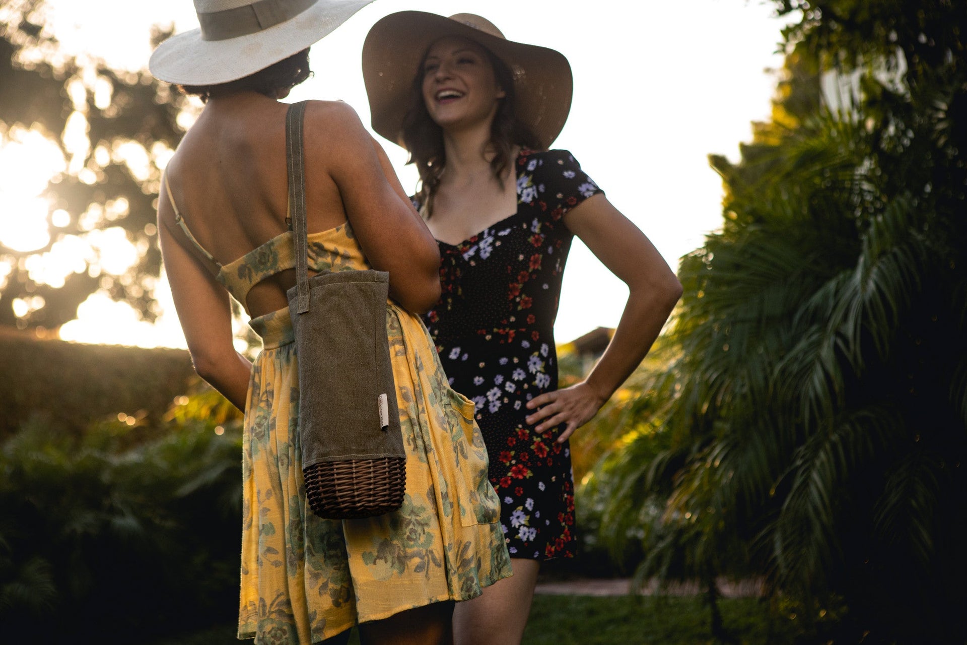 Malbec Insulated Canvas and Willow Wine Bottle Basket