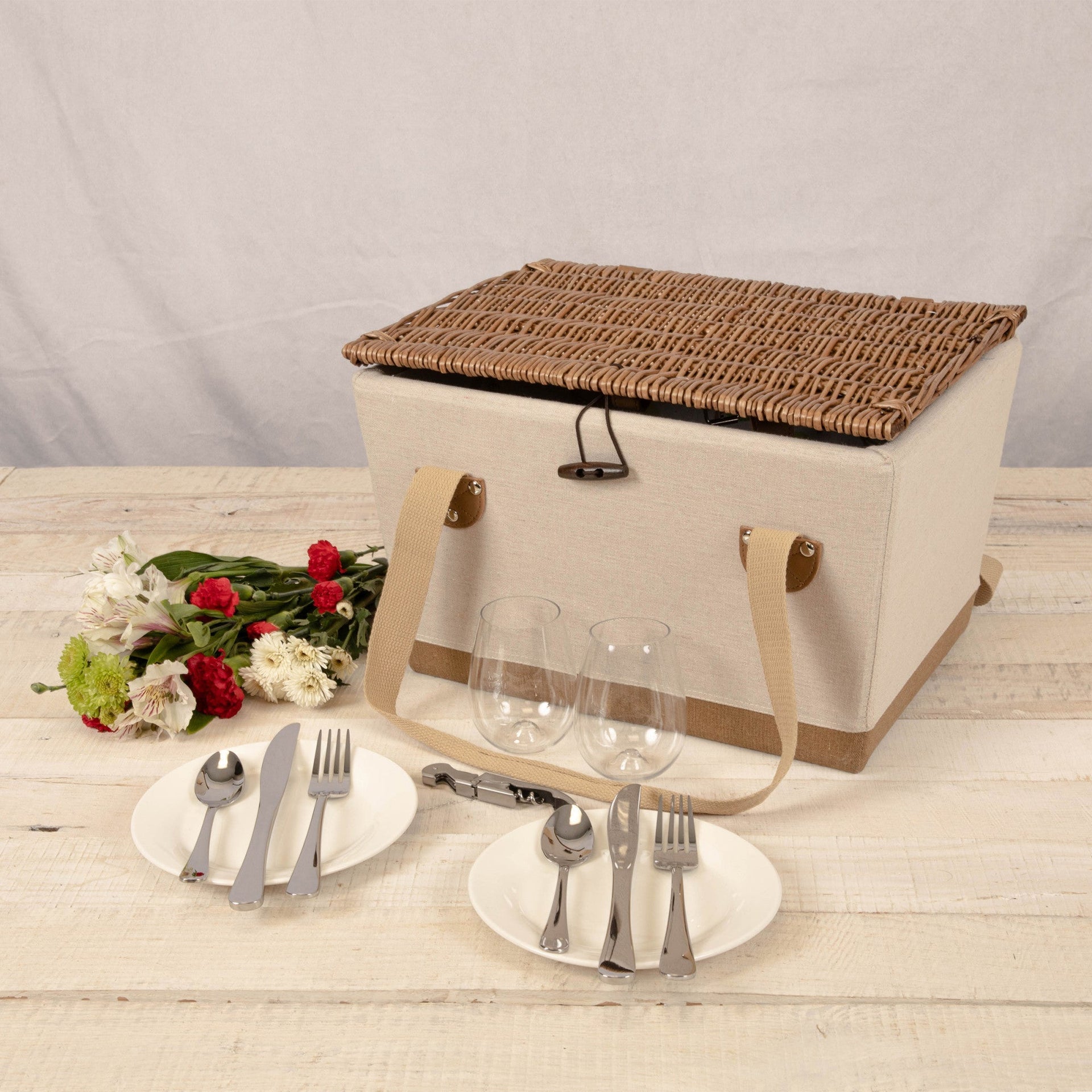 Lemongrove Picnic Basket for 2 - Bees & Lemons Picnic Time Family of Brands