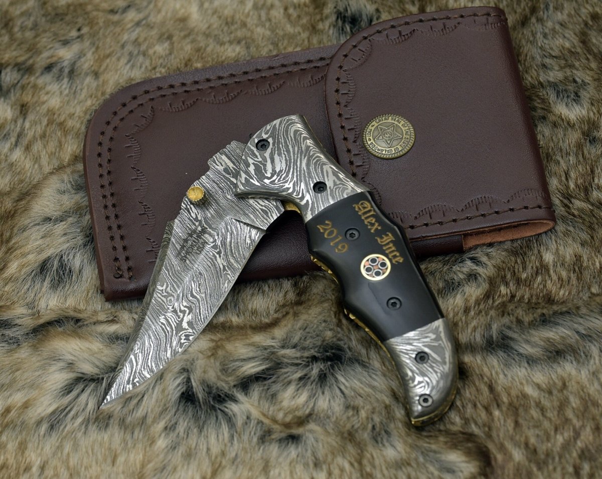 Warthog Damascus Tracker Knife with Horn Handle