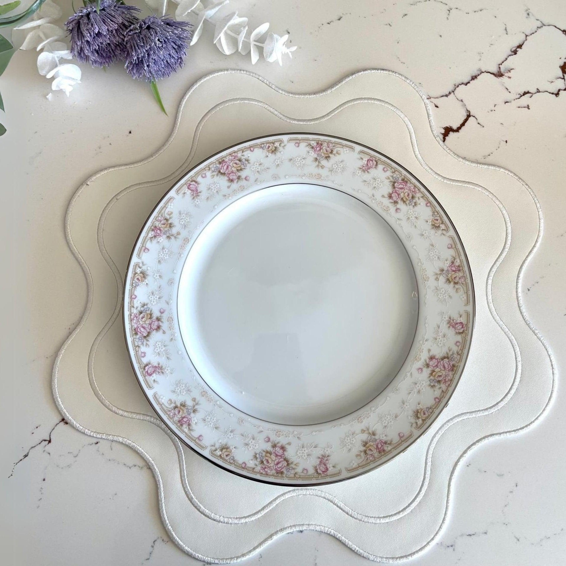 SPRING TABLE DECOR – HAVEN WHITE WAVY EDGE NAVY TRIM FAUX LEATHER PLACEMAT