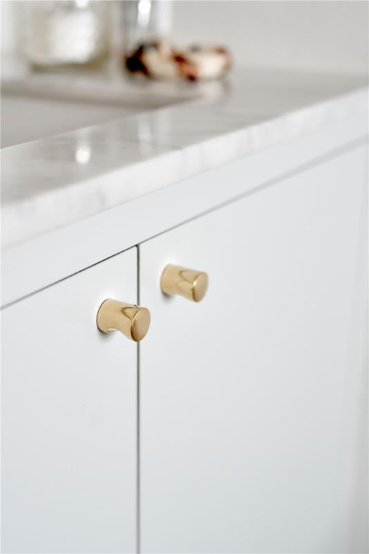 Unlacquered Brass 