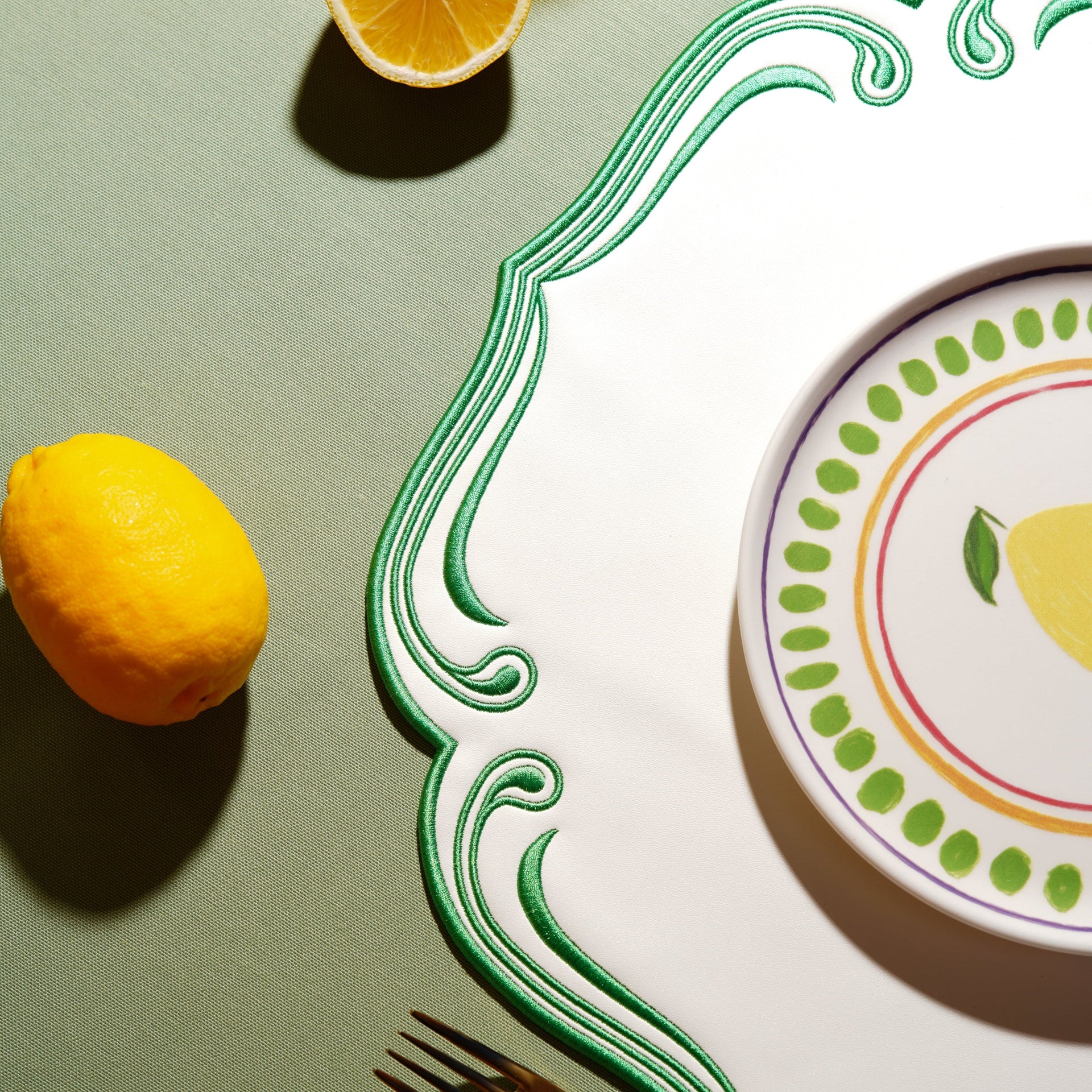 SPRING TABLE DECOR – ROYAL WHITE GREEN TRIM SQUARE FAUX LEATHER PLACEMAT