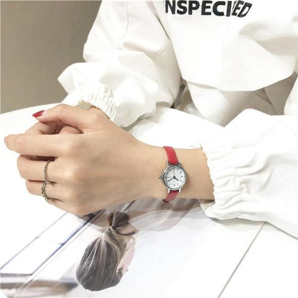 Womens Fashion White Small Watches Quartz Wristwatch Simple Leather Band Fashion Simple Ladies Quartz Watches Mini Ultra-Thin Analog Watches For Girls Students