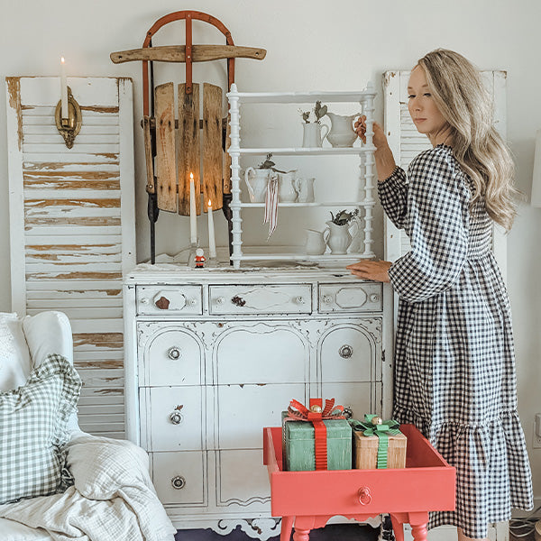 24 Inch White Spindle Wood Shelf