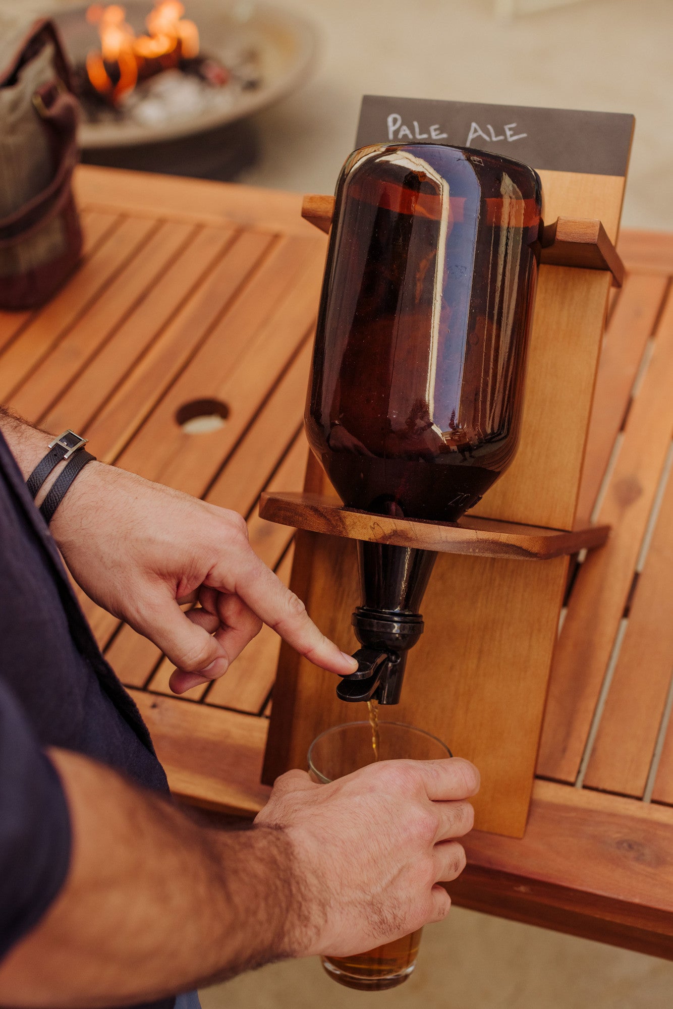 Growler Stand with 64oz Glass Growler Picnic Time Family of Brands