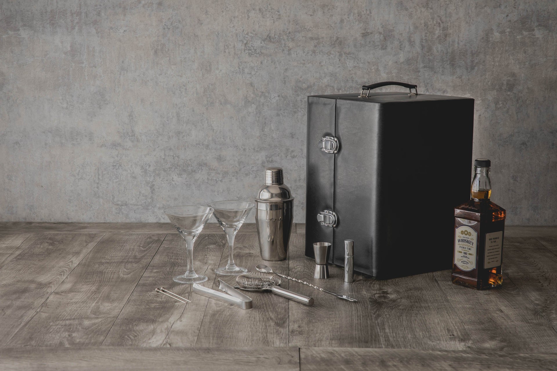 Manhattan Cocktail Case Picnic Time Family of Brands