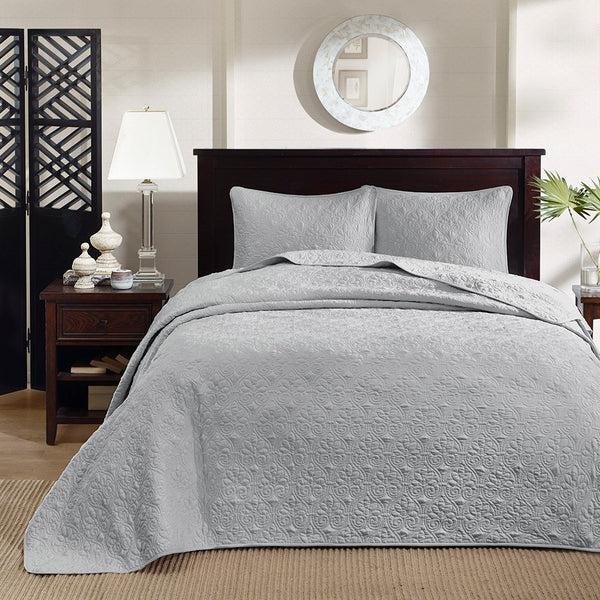 Quebec Reversible Bedspread Set by Madison park