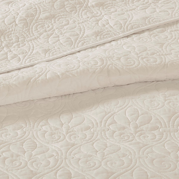 Quebec Reversible Bedspread Set by Madison park