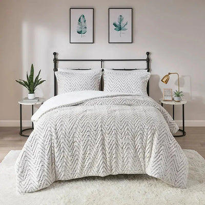 Adelyn Ultra Plush Down Alternative Comforter Set by Madison Park