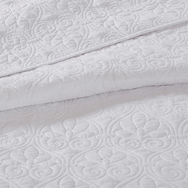Quebec Reversible Bedspread Set by Madison park