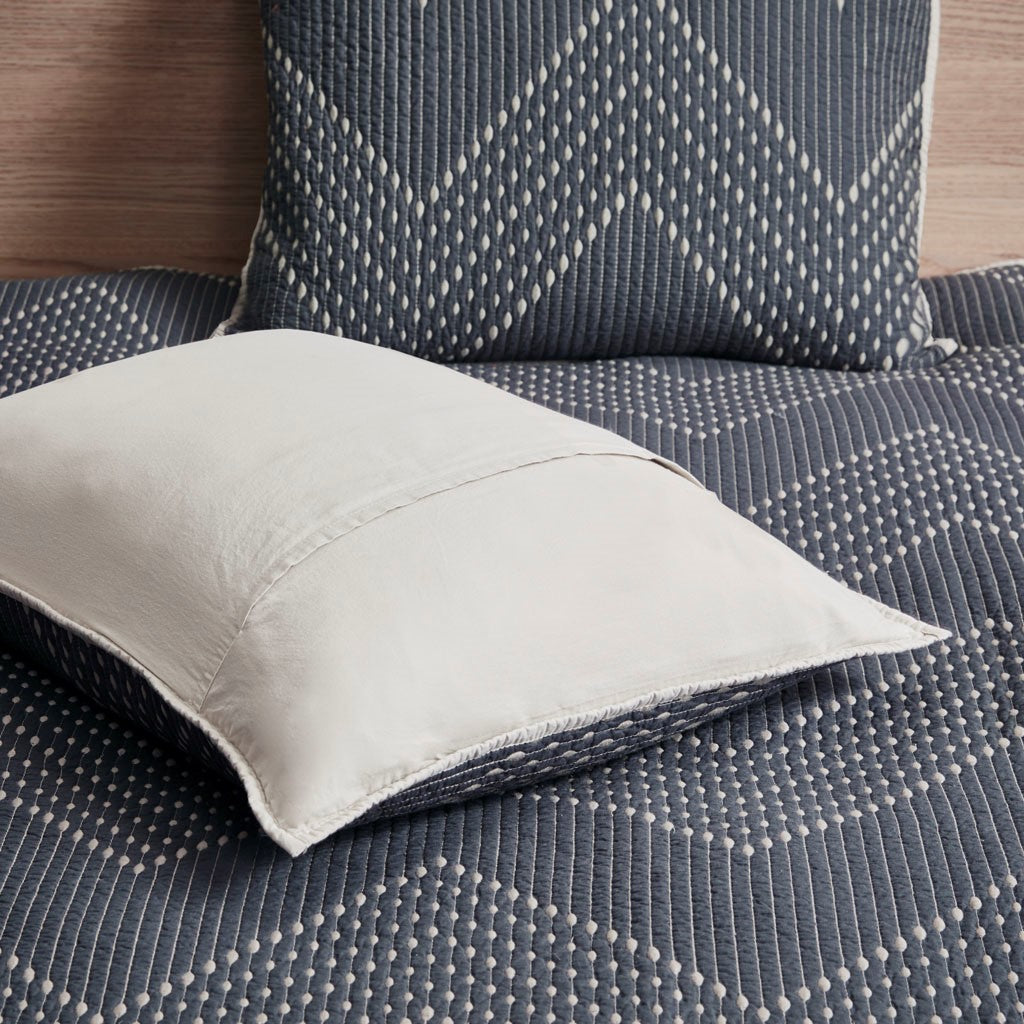 Pomona Cotton Embroidered 3 Piece Coverlet Set - Navy