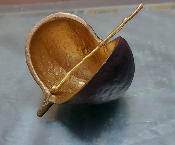 BROWN AND GOLD POD BOWL WITH ONE 4