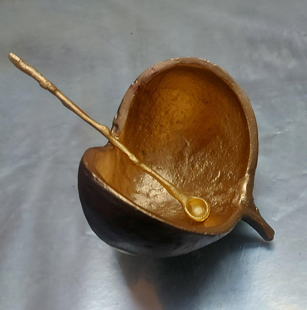 BROWN AND GOLD POD BOWL WITH ONE 4
