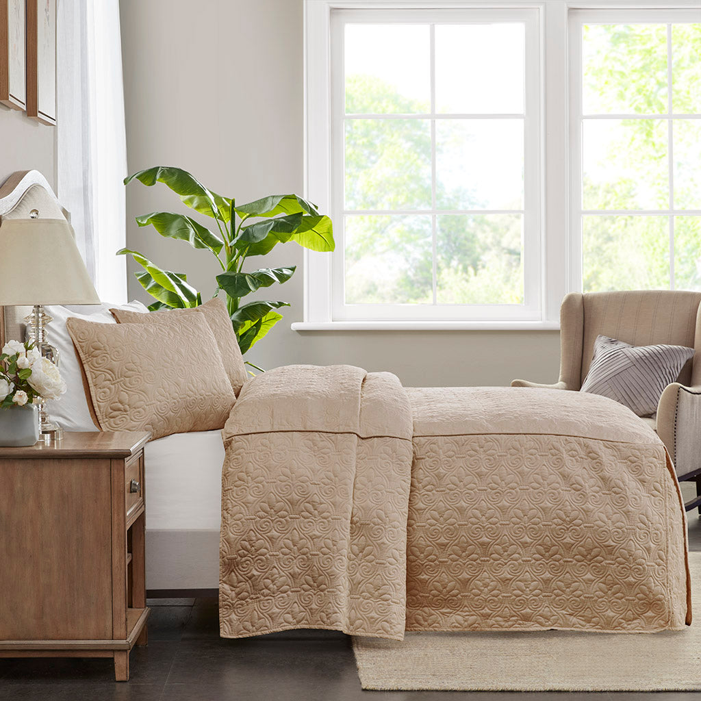 Quebec 3 Piece Fitted Bedspread Set by Madison Park